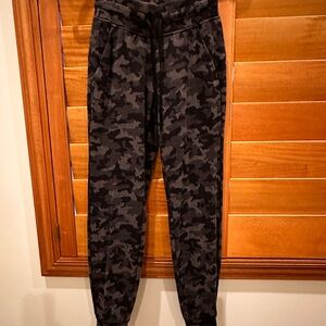 Lululemon Black/Dk tan Camouflage Joggers